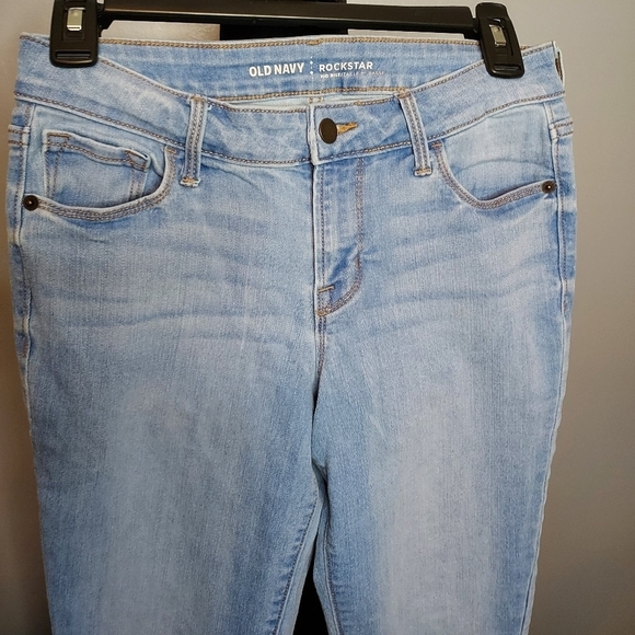 Old Navy Light Wash Mid-Rise Rockstar Jeans Size 2 - Picture 4 of 10